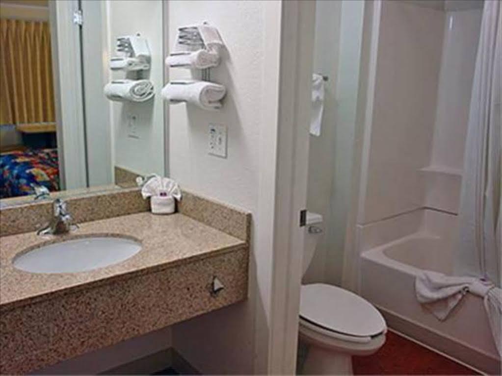 Red Roof Inn Phoenix- Midtown Екстериор снимка